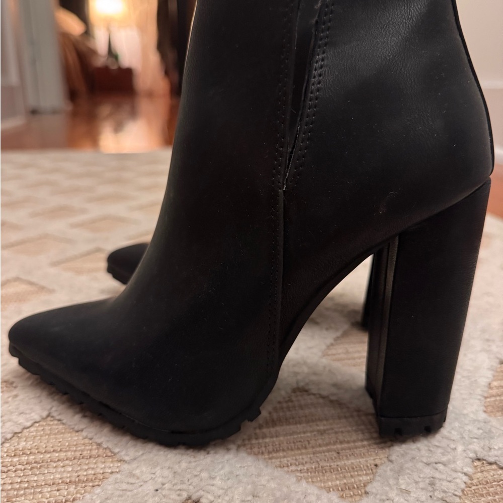 Elegant Black Women's Boots